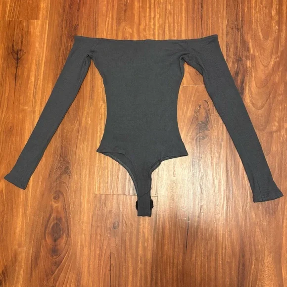 Fashion Nova Gray Off the Shoulder Ribbed Bodysuit - Picture 3 of 7